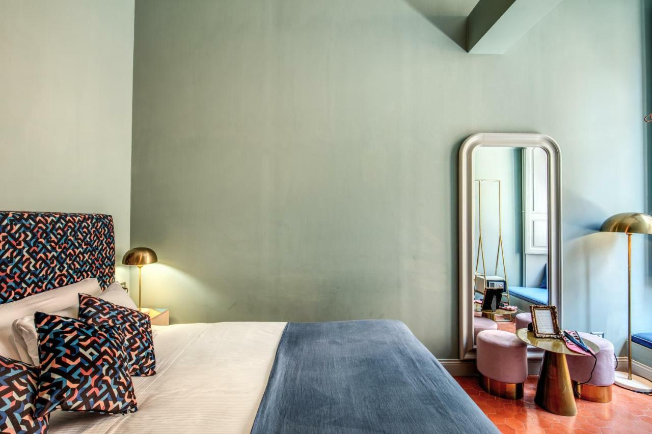 Glance In Hotel Rom