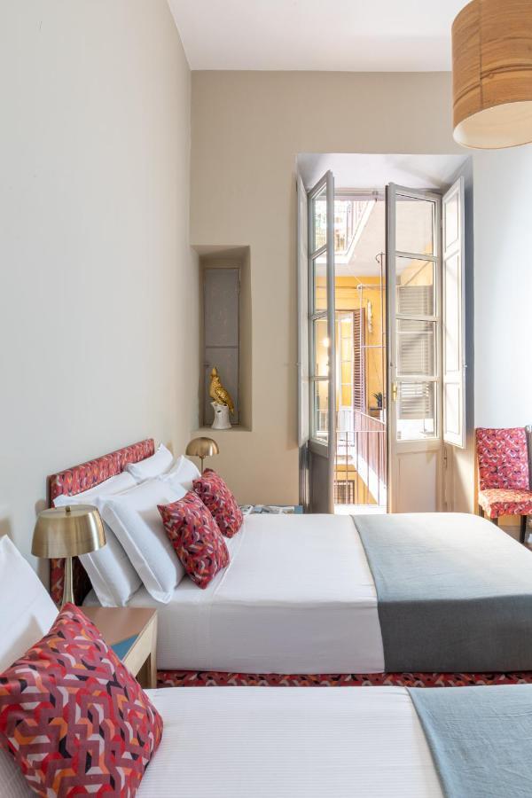 Glance In Hotel Rom
