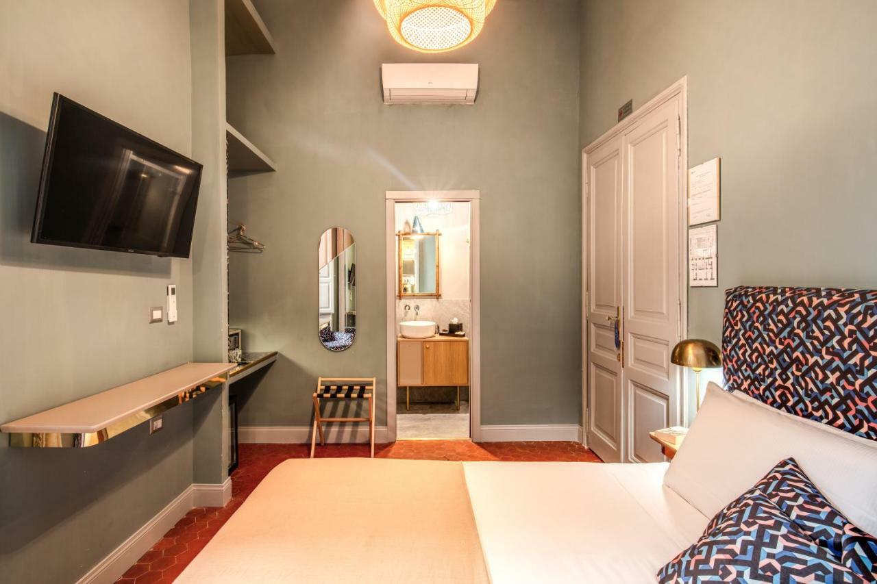 Glance In Hotel Rom